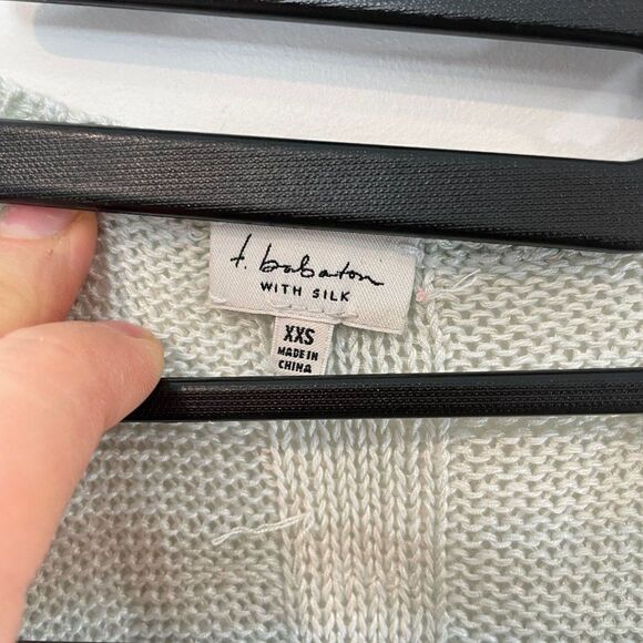 T. Babaton Aritzia Pastel Silk Sleeveless Top Relaxed fit XXS - Picture 3 of 5